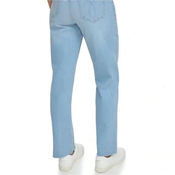 Calvin Klein Ladies Straight Hi Rise Light Wash Jeans, Size 10, New with Tag - Picture 6 of 7